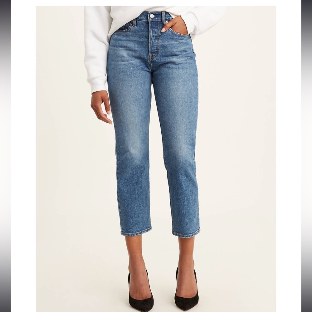 Levi’s Wedgie Straight Leg jeans, size 28